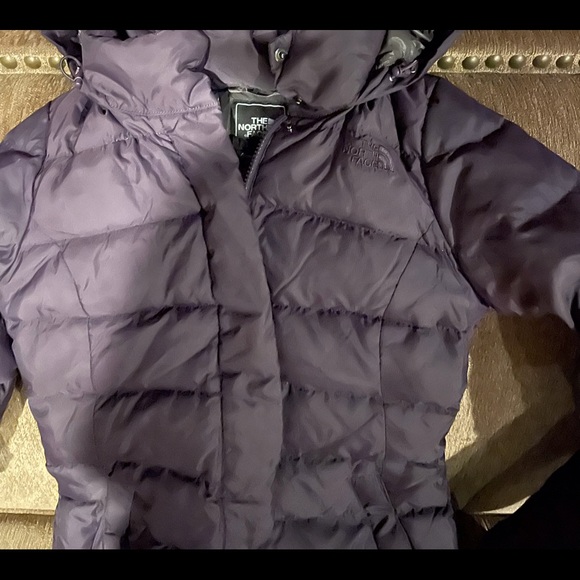 Mint condition women’s north face puffer coat. - Picture 3 of 5